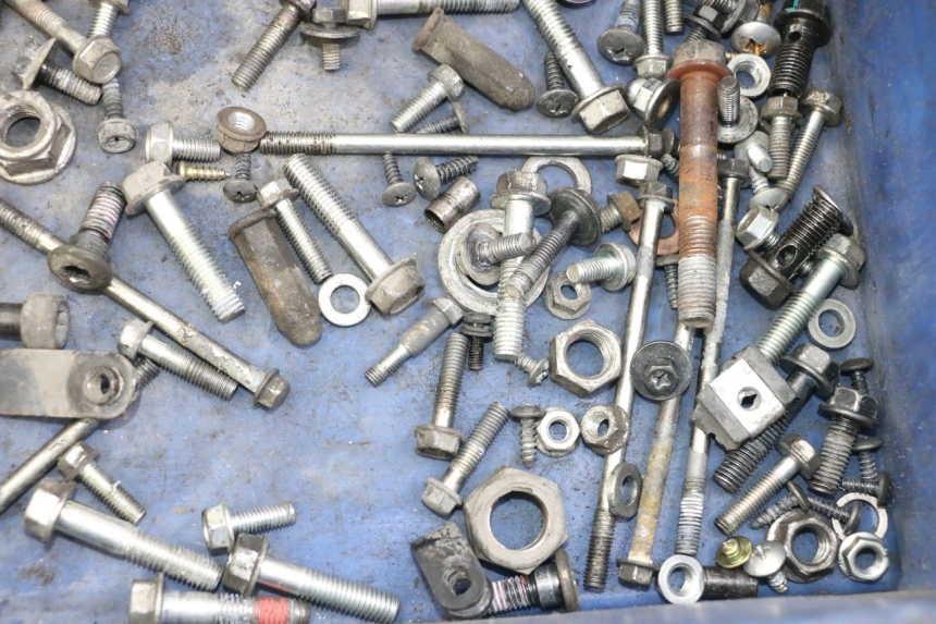 photo de ZAK SCHROEVEN EN BEVESTIGINGSMATERIAAL KYMCO AGILITY 4T 50 (2018 - 2022) - Andere kijkhoek