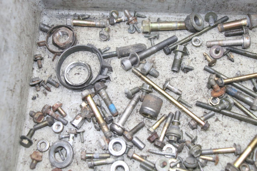 photo de ZAK SCHROEVEN EN BEVESTIGINGSMATERIAAL KYMCO DINK 4T 50 (2007 - 2018) - Detail van het onderdeel