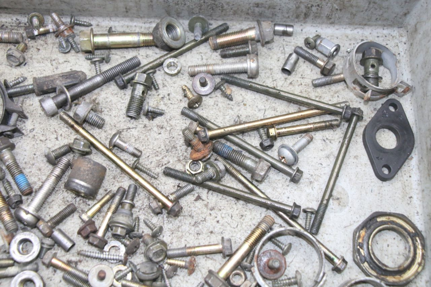 photo de ZAK SCHROEVEN EN BEVESTIGINGSMATERIAAL KYMCO DINK 4T 50 (2007 - 2018) - Zoom op gebruiksstaat