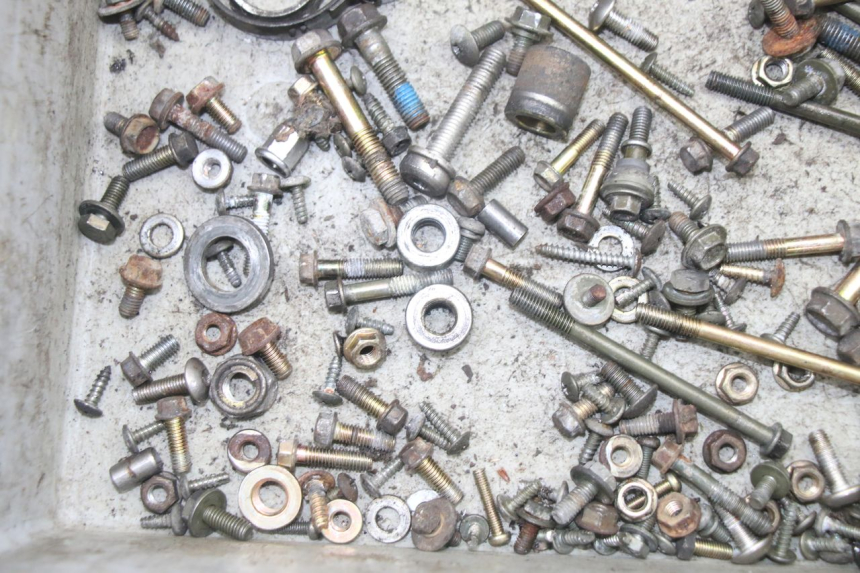 photo de ZAK SCHROEVEN EN BEVESTIGINGSMATERIAAL KYMCO DINK 4T 50 (2007 - 2018) - Andere kijkhoek