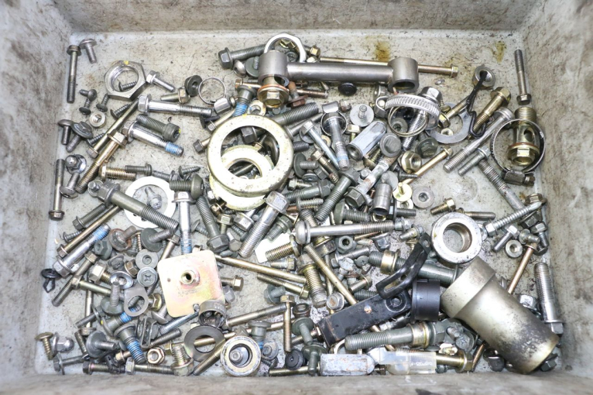 photo de ZAK SCHROEVEN EN BEVESTIGINGSMATERIAAL KYMCO XCITING 500 (2007 - 2010) - Hoofdaanzicht