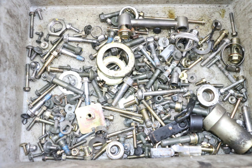 photo de ZAK SCHROEVEN EN BEVESTIGINGSMATERIAAL KYMCO XCITING 500 (2007 - 2010) - Zoom op gebruiksstaat