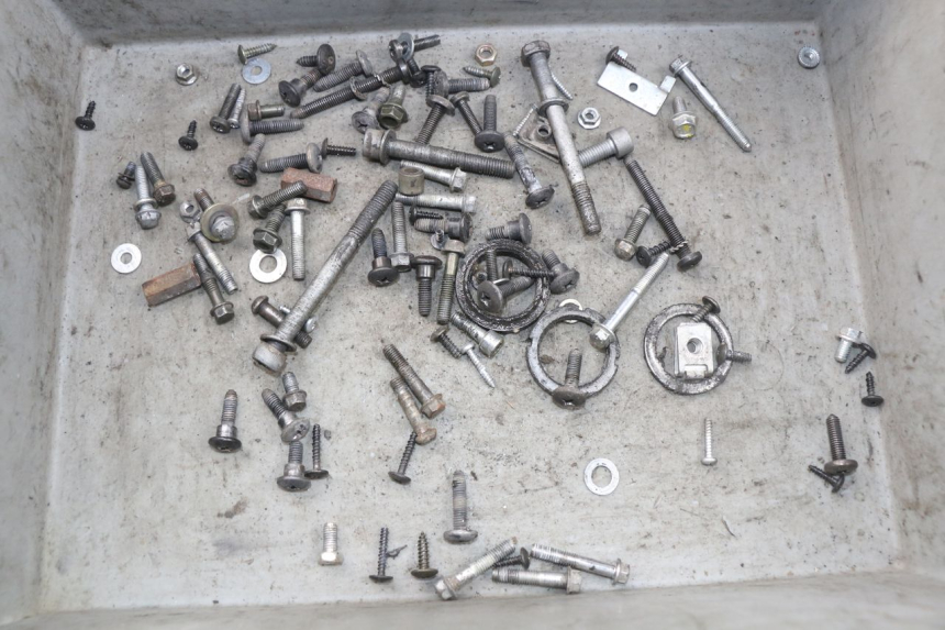 photo de ZAK SCHROEVEN EN BEVESTIGINGSMATERIAAL PIAGGIO LIBERTY 4T 50 (2009 - 2015) - Hoofdaanzicht