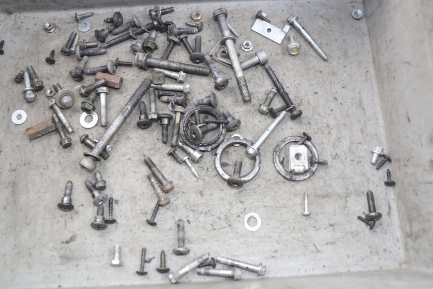 photo de ZAK SCHROEVEN EN BEVESTIGINGSMATERIAAL PIAGGIO LIBERTY 4T 50 (2009 - 2015) - Detail van het onderdeel