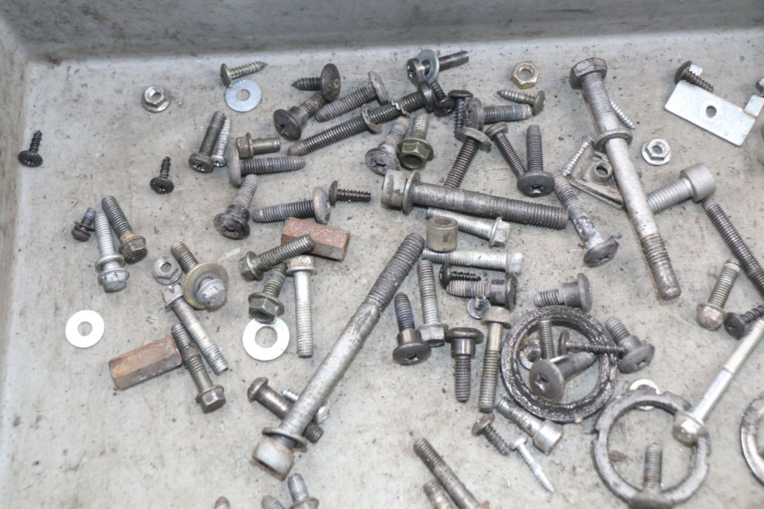 photo de ZAK SCHROEVEN EN BEVESTIGINGSMATERIAAL PIAGGIO LIBERTY 4T 50 (2009 - 2015) - Andere kijkhoek