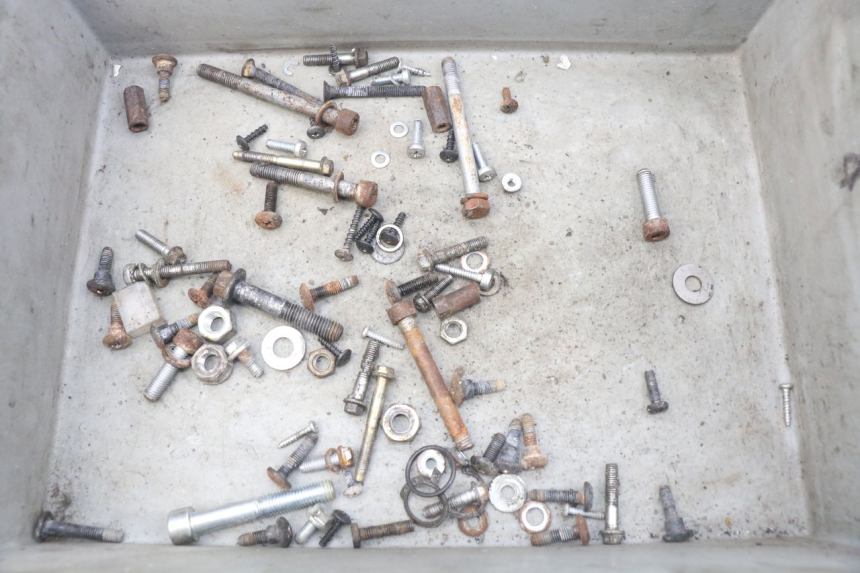 photo de ZAK SCHROEVEN EN BEVESTIGINGSMATERIAAL PIAGGIO LIBERTY 4T 50 (2004 - 2008) - Hoofdaanzicht