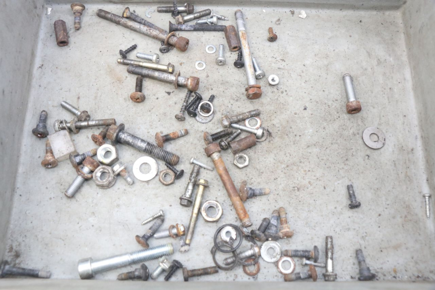 photo de ZAK SCHROEVEN EN BEVESTIGINGSMATERIAAL PIAGGIO LIBERTY 4T 50 (2004 - 2008) - Detail van het onderdeel