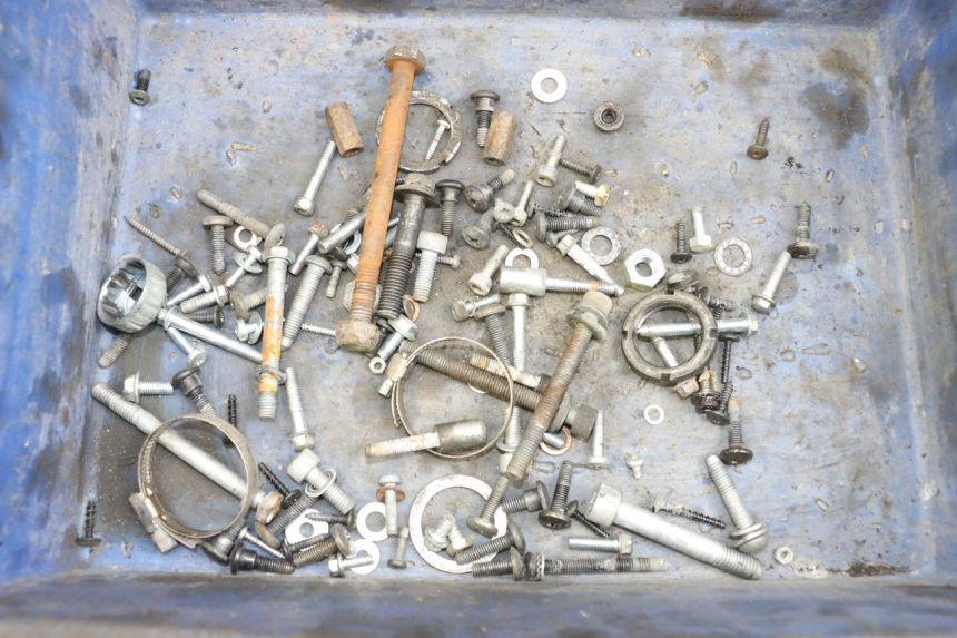 photo de ZAK SCHROEVEN EN BEVESTIGINGSMATERIAAL PIAGGIO LIBERTY 4T 50 (2018 - 2021) - Hoofdaanzicht