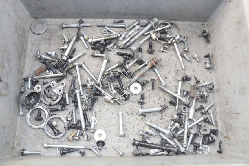 photo de ZAK SCHROEVEN EN BEVESTIGINGSMATERIAAL PIAGGIO LIBERTY IGET 4T 50 (2015 - 2020) - Hoofdaanzicht