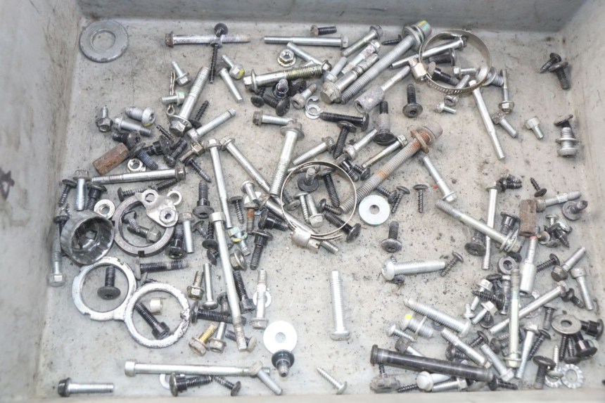 photo de ZAK SCHROEVEN EN BEVESTIGINGSMATERIAAL PIAGGIO LIBERTY IGET 4T 50 (2015 - 2020) - Detail van het onderdeel