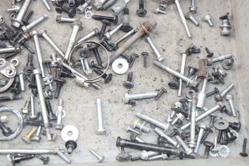 photo de ZAK SCHROEVEN EN BEVESTIGINGSMATERIAAL PIAGGIO LIBERTY IGET 4T 50 (2015 - 2020) - Zoom op gebruiksstaat