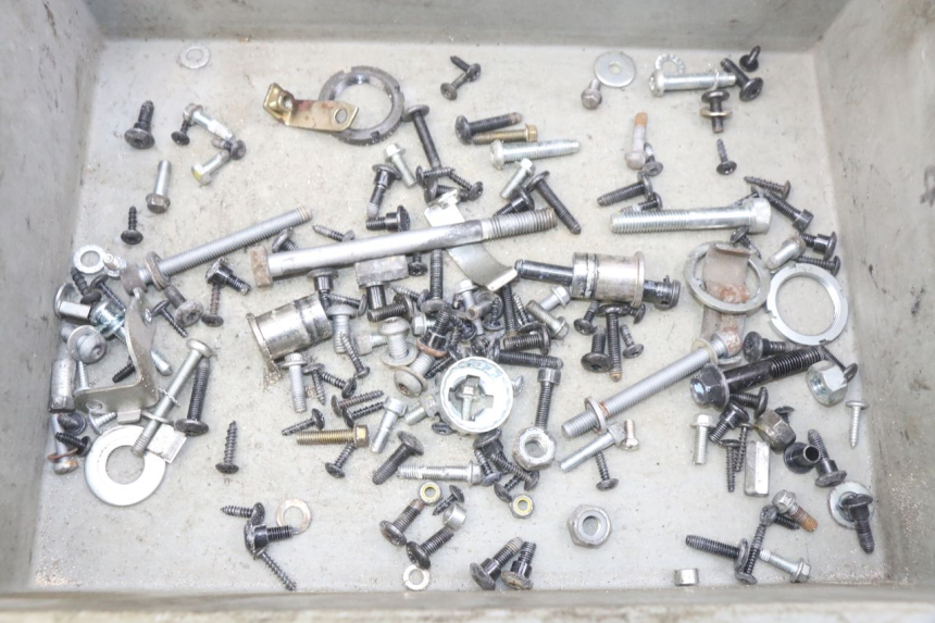 photo de ZAK SCHROEVEN EN BEVESTIGINGSMATERIAAL PIAGGIO LIBERTY IGET 4T 50 (2015 - 2020) - Detail van het onderdeel