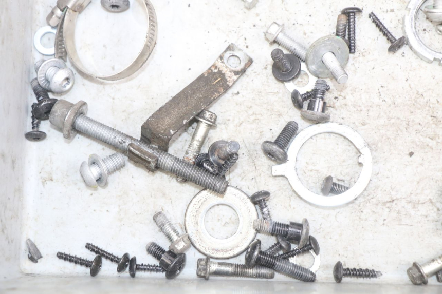 photo de ZAK SCHROEVEN EN BEVESTIGINGSMATERIAAL PIAGGIO LIBERTY IGET 4T 50 (2015 - 2020) - Detail van het onderdeel