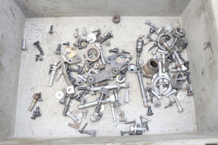 photo de ZAK SCHROEVEN EN BEVESTIGINGSMATERIAAL PIAGGIO LIBERTY IGET S 125 (2016 - 2020) - Hoofdaanzicht