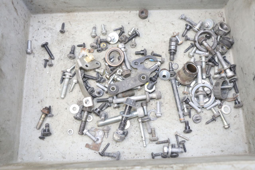 photo de ZAK SCHROEVEN EN BEVESTIGINGSMATERIAAL PIAGGIO LIBERTY IGET S 125 (2016 - 2020) - Detail van het onderdeel