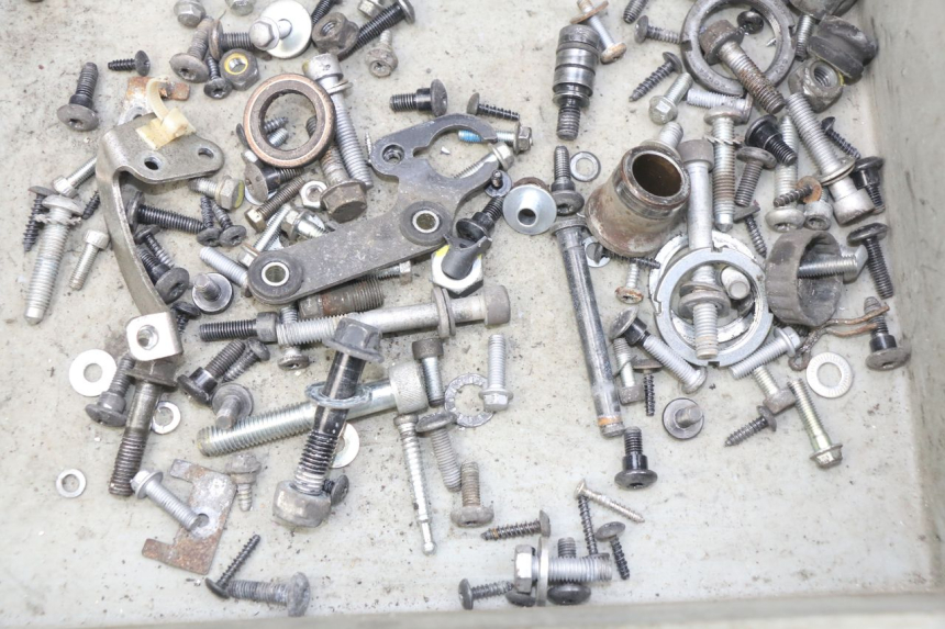 photo de ZAK SCHROEVEN EN BEVESTIGINGSMATERIAAL PIAGGIO LIBERTY IGET S 125 (2016 - 2020) - Zoom op gebruiksstaat