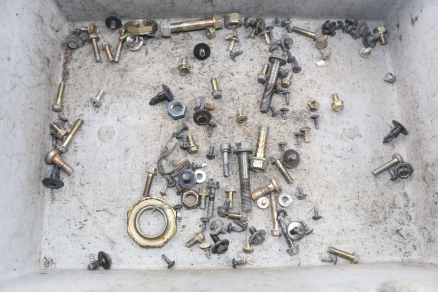 photo de ZAK SCHROEVEN EN BEVESTIGINGSMATERIAAL KYMCO LIKE 2T 50 (2009 - 2018) - Hoofdaanzicht