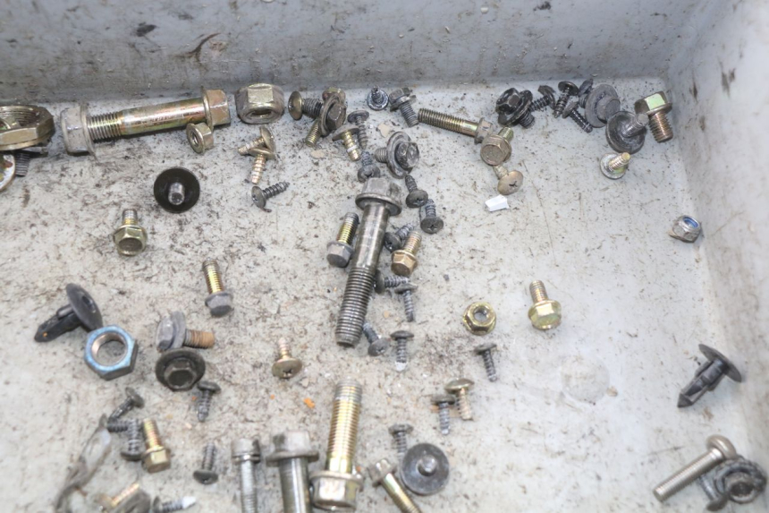 photo de ZAK SCHROEVEN EN BEVESTIGINGSMATERIAAL KYMCO LIKE 2T 50 (2009 - 2018) - Andere kijkhoek