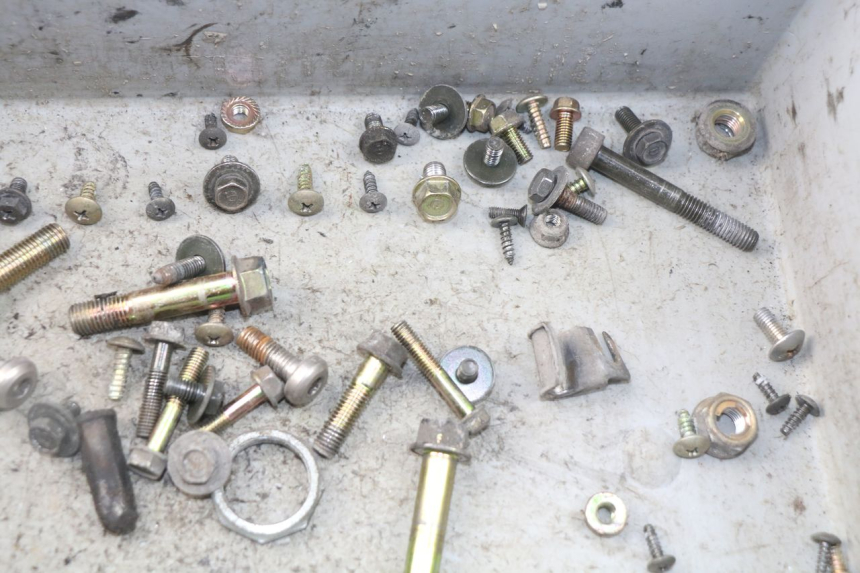 photo de ZAK SCHROEVEN EN BEVESTIGINGSMATERIAAL KYMCO LIKE 4T 50 (2009 - 2018) - Andere kijkhoek