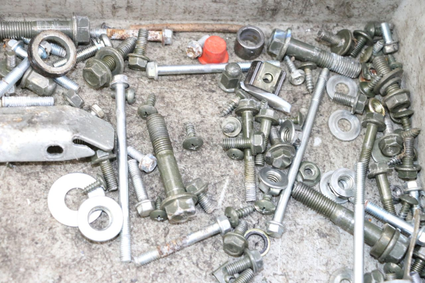 photo de ZAK SCHROEVEN EN BEVESTIGINGSMATERIAAL LONGJIA SHARPY 125 (2020 - 2024) - Andere kijkhoek