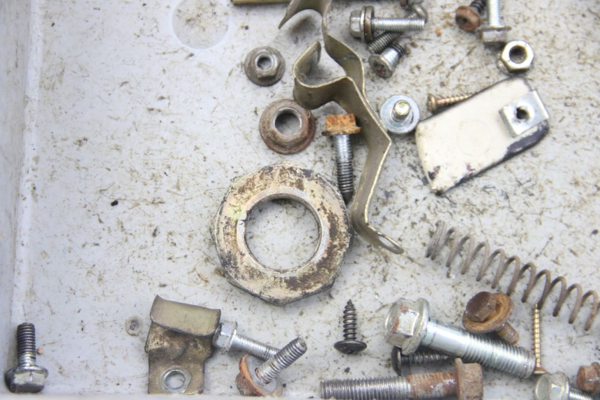 photo de ZAK SCHROEVEN EN BEVESTIGINGSMATERIAAL VENESI LOWIGI RETRO JJ50QT-3 50 (2020 - 2022) - Detail van het onderdeel