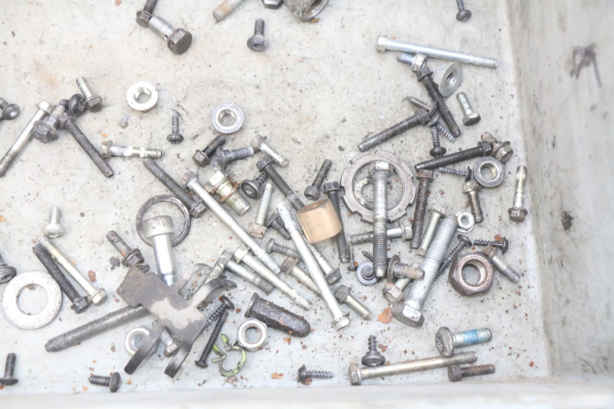 photo de ZAK SCHROEVEN EN BEVESTIGINGSMATERIAAL PEUGEOT LUDIX 2 PRO 4T 50 (2008 - 2013) - Zoom op gebruiksstaat