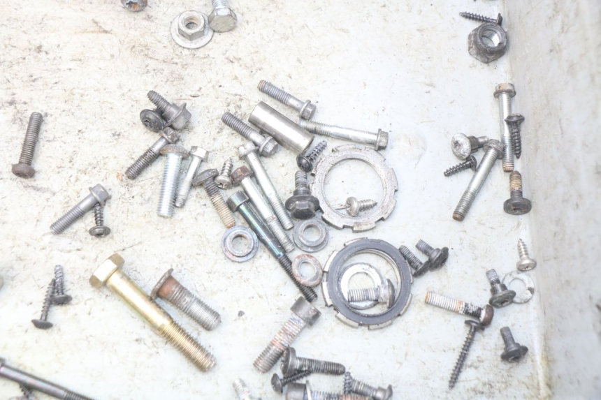 photo de ZAK SCHROEVEN EN BEVESTIGINGSMATERIAAL PEUGEOT LUDIX BLASTER 50 (2006 - 2014) - Zoom op gebruiksstaat