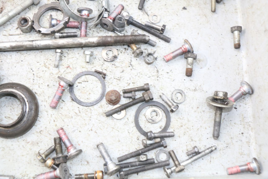 photo de ZAK SCHROEVEN EN BEVESTIGINGSMATERIAAL PEUGEOT LUDIX 50 (2005 - 2007) - Zoom op gebruiksstaat