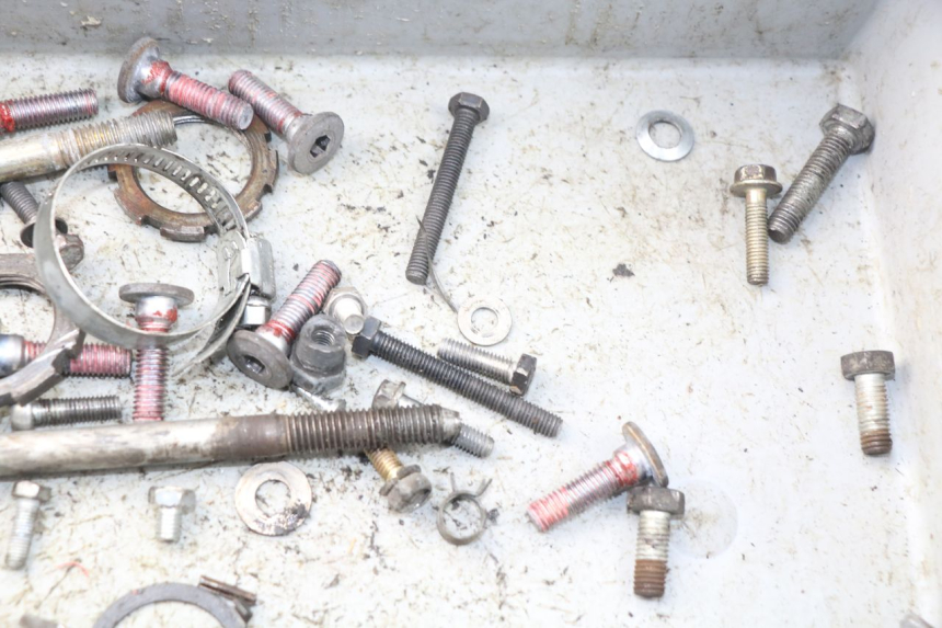 photo de ZAK SCHROEVEN EN BEVESTIGINGSMATERIAAL PEUGEOT LUDIX 50 (2005 - 2007) - Andere kijkhoek