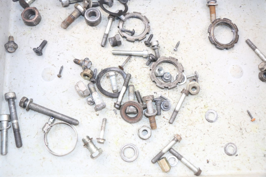 photo de ZAK SCHROEVEN EN BEVESTIGINGSMATERIAAL PEUGEOT LUDIX 50 (2008 - 2017) - Detail van het onderdeel