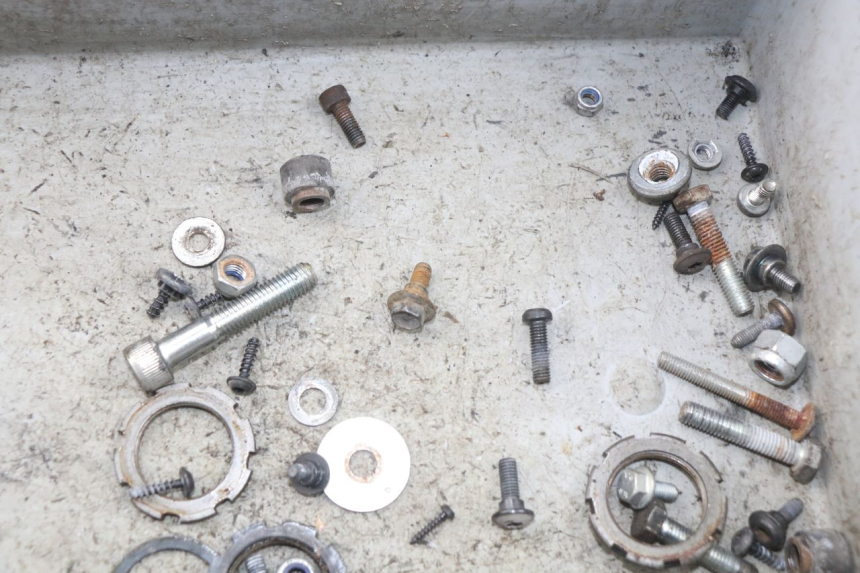 photo de ZAK SCHROEVEN EN BEVESTIGINGSMATERIAAL PEUGEOT LUDIX 50 (2008 - 2017) - Zoom op gebruiksstaat