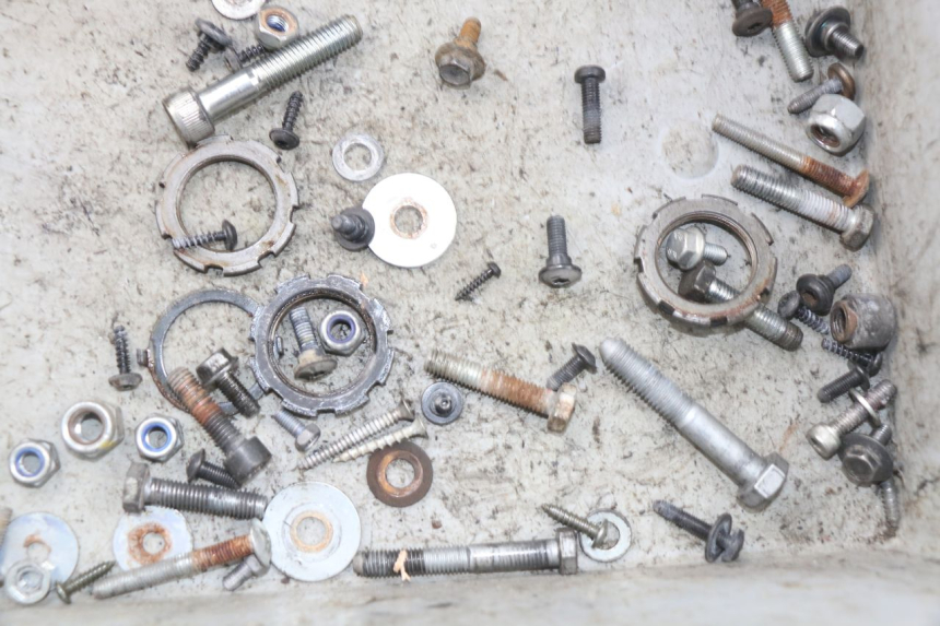 photo de ZAK SCHROEVEN EN BEVESTIGINGSMATERIAAL PEUGEOT LUDIX 50 (2008 - 2017) - Andere kijkhoek