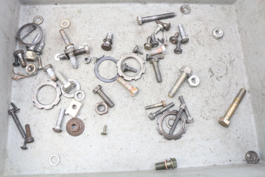 photo de ZAK SCHROEVEN EN BEVESTIGINGSMATERIAAL PEUGEOT LUDIX 50 (2008 - 2017) - Detail van het onderdeel