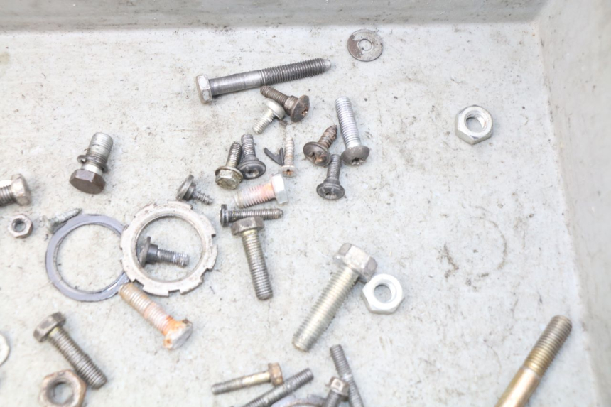 photo de ZAK SCHROEVEN EN BEVESTIGINGSMATERIAAL PEUGEOT LUDIX 50 (2008 - 2017) - Zoom op gebruiksstaat