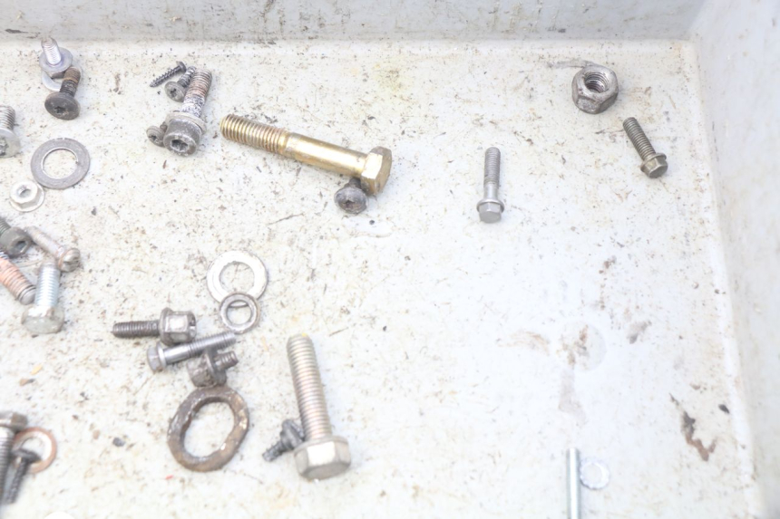 photo de ZAK SCHROEVEN EN BEVESTIGINGSMATERIAAL PEUGEOT LUDIX 50 (2005 - 2007) - Andere kijkhoek