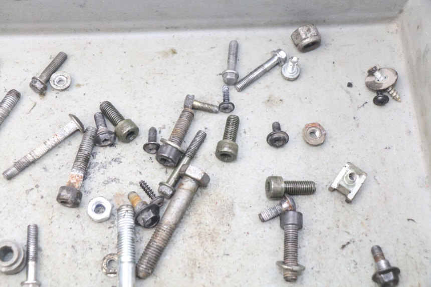 photo de ZAK SCHROEVEN EN BEVESTIGINGSMATERIAAL PEUGEOT LUDIX 50 (2008 - 2017) - Zoom op gebruiksstaat