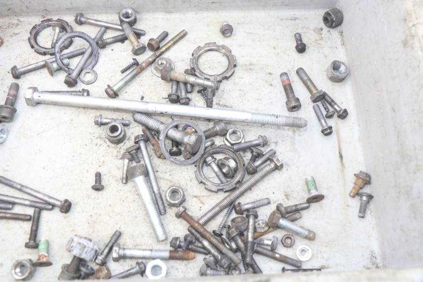 photo de ZAK SCHROEVEN EN BEVESTIGINGSMATERIAAL PEUGEOT LUDIX 50 (2008 - 2017) - Detail van het onderdeel