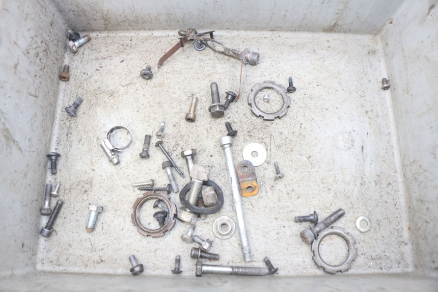 photo de ZAK SCHROEVEN EN BEVESTIGINGSMATERIAAL PEUGEOT LUDIX 50 (2008 - 2017) - Hoofdaanzicht