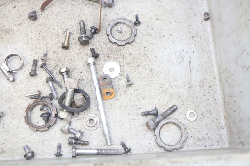 photo de ZAK SCHROEVEN EN BEVESTIGINGSMATERIAAL PEUGEOT LUDIX 50 (2008 - 2017) - Detail van het onderdeel