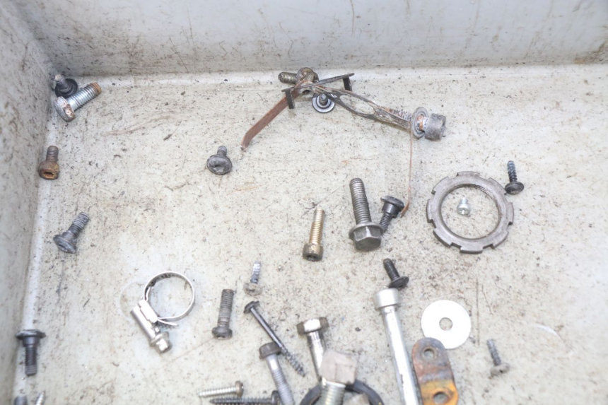 photo de ZAK SCHROEVEN EN BEVESTIGINGSMATERIAAL PEUGEOT LUDIX 50 (2008 - 2017) - Andere kijkhoek