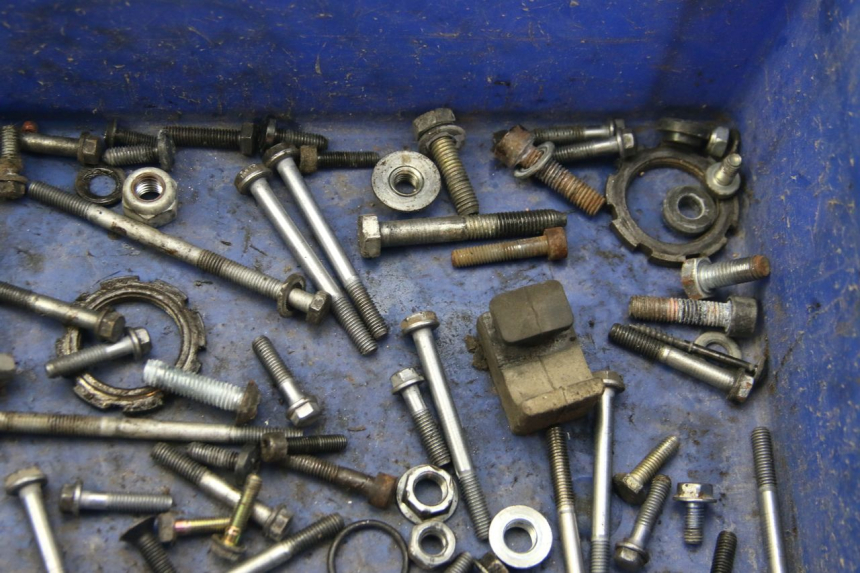 photo de ZAK SCHROEVEN EN BEVESTIGINGSMATERIAAL PEUGEOT LUDIX 50 (2008 - 2017) - Andere kijkhoek