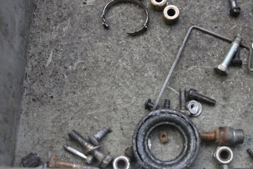 photo de ZAK SCHROEVEN EN BEVESTIGINGSMATERIAAL PEUGEOT LUDIX 50 (2008 - 2017) - Detail van het onderdeel