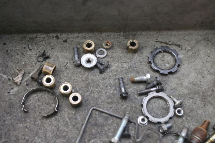 photo de ZAK SCHROEVEN EN BEVESTIGINGSMATERIAAL PEUGEOT LUDIX 50 (2008 - 2017) - Andere kijkhoek