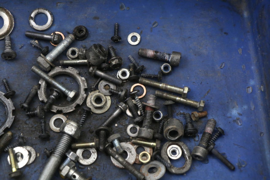 photo de ZAK SCHROEVEN EN BEVESTIGINGSMATERIAAL PEUGEOT LUDIX 50 (2005 - 2007) - Zoom op gebruiksstaat