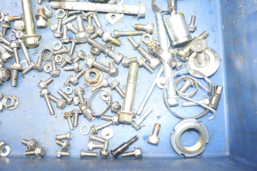 photo de ZAK SCHROEVEN EN BEVESTIGINGSMATERIAAL MASAI SCRAMBLER SPORT 125 (2021 - 2025) - Technische close-up