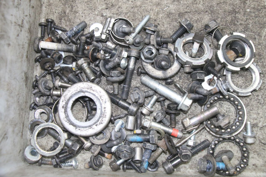 photo de ZAK SCHROEVEN EN BEVESTIGINGSMATERIAAL MBK OVETTO ONE 2T 50 (2013 - 2017) - Hoofdaanzicht