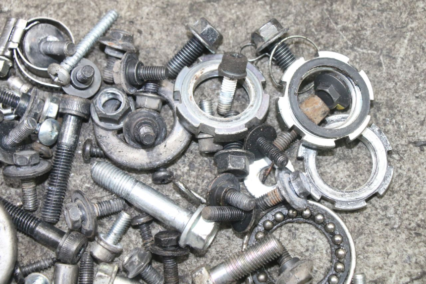 photo de ZAK SCHROEVEN EN BEVESTIGINGSMATERIAAL MBK OVETTO ONE 2T 50 (2013 - 2017) - Zoom op gebruiksstaat