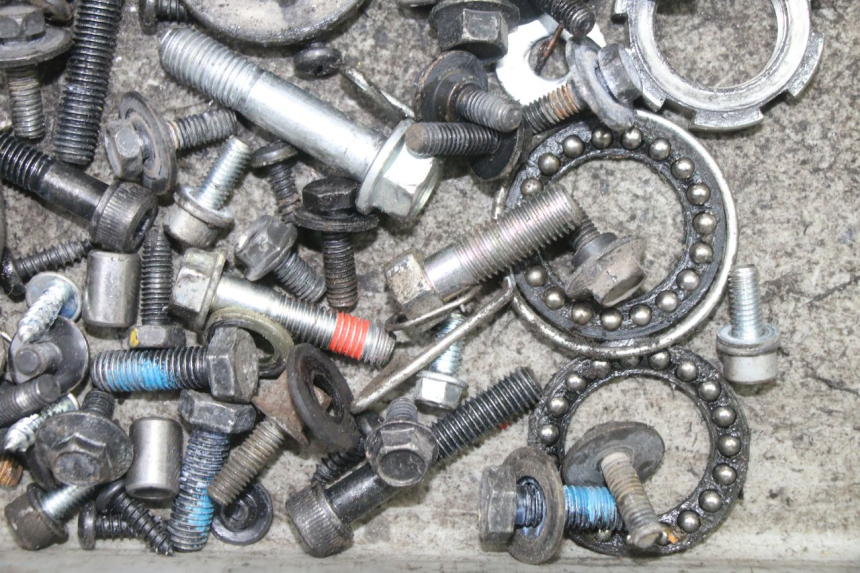 photo de ZAK SCHROEVEN EN BEVESTIGINGSMATERIAAL MBK OVETTO ONE 2T 50 (2013 - 2017) - Technische close-up