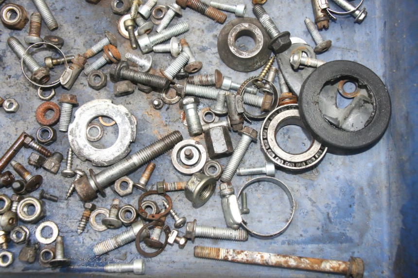 photo de ZAK SCHROEVEN EN BEVESTIGINGSMATERIAAL MBK X-LIMIT XLIMIT 50 (2007 - 2012) - Technische close-up