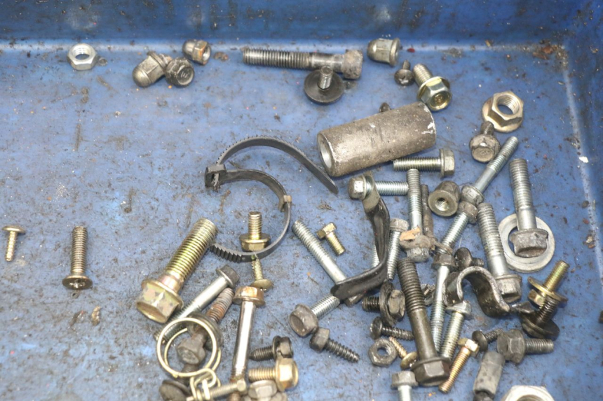 photo de ZAK SCHROEVEN EN BEVESTIGINGSMATERIAAL SYM MIO 50 (2011 - 2017) - Andere kijkhoek